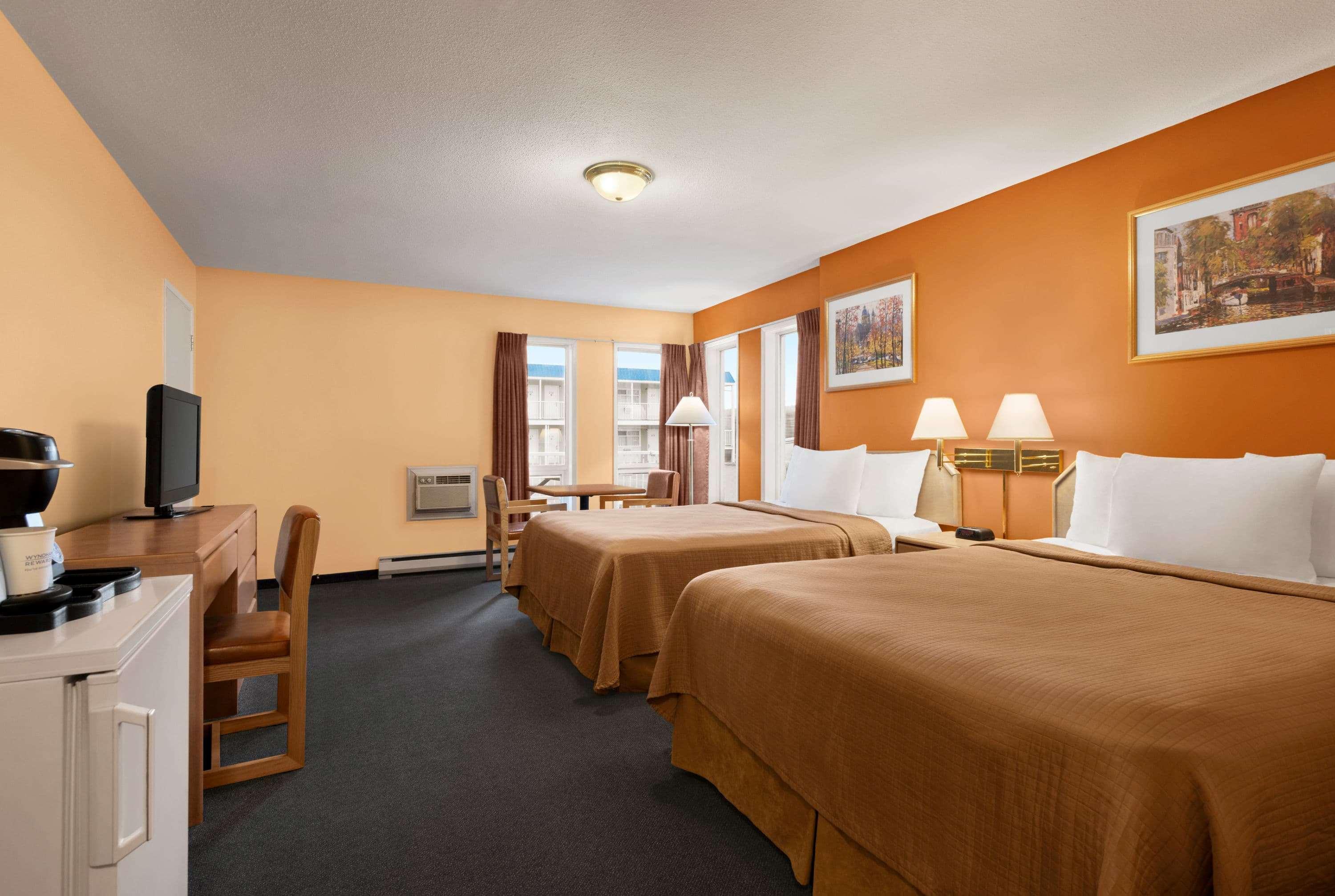 Travelodge By Wyndham Quesnel Bc Bagian luar foto