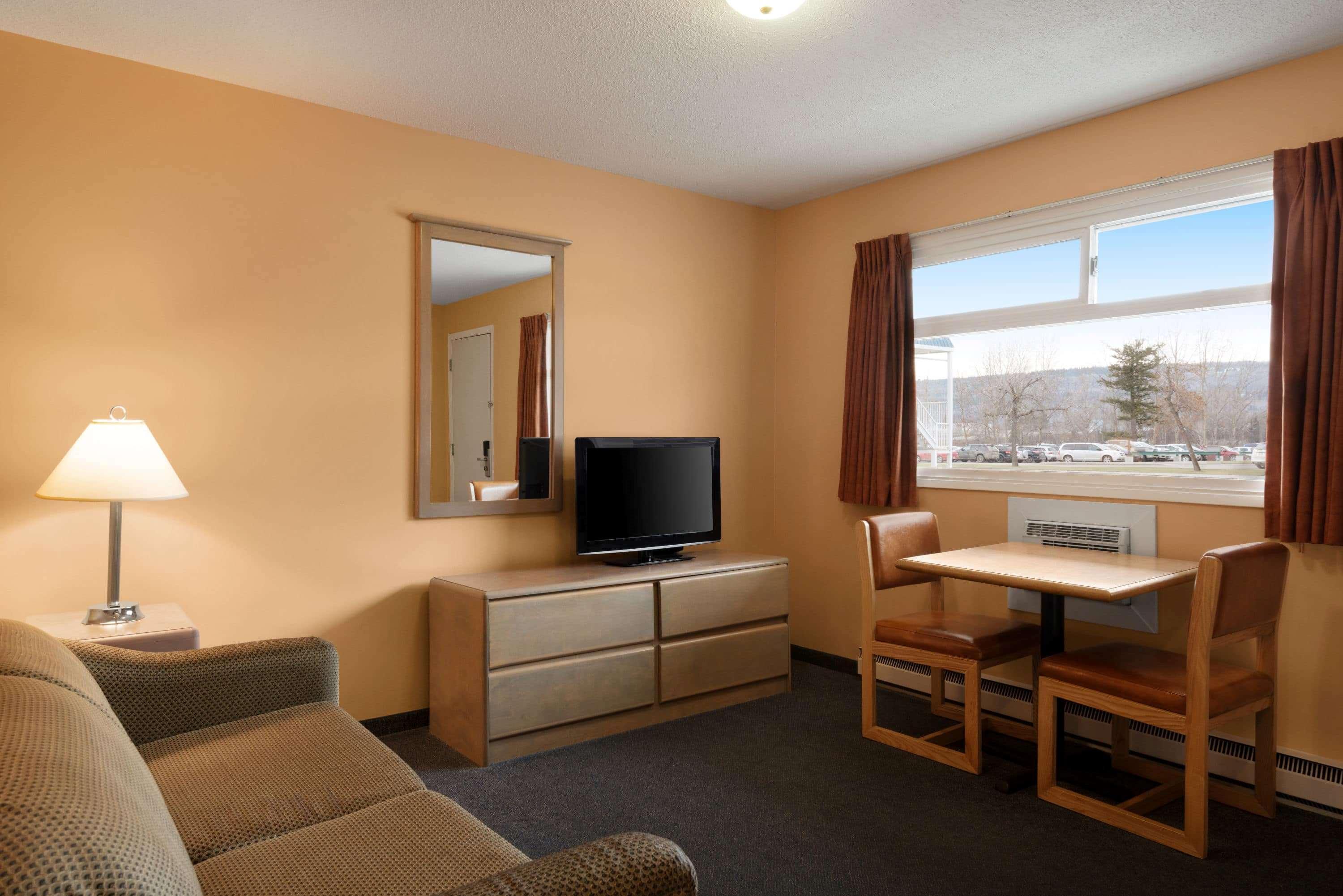 Travelodge By Wyndham Quesnel Bc Bagian luar foto