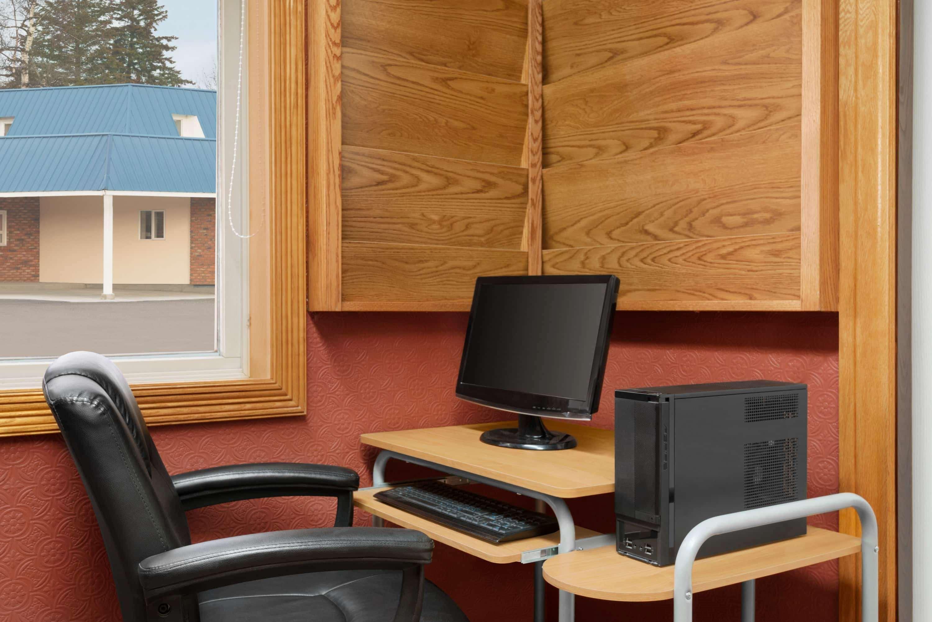 Travelodge By Wyndham Quesnel Bc Bagian luar foto