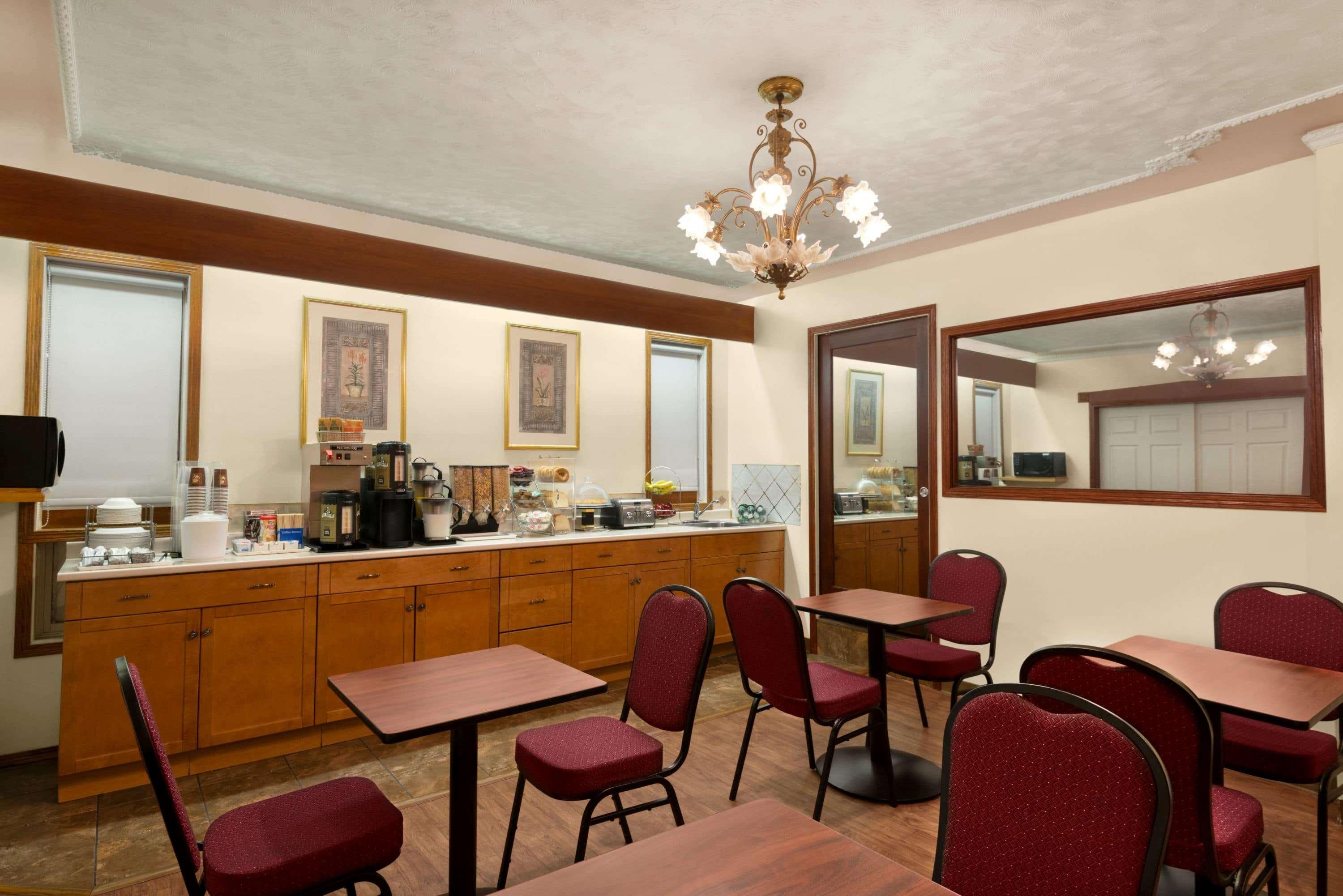 Travelodge By Wyndham Quesnel Bc Bagian luar foto