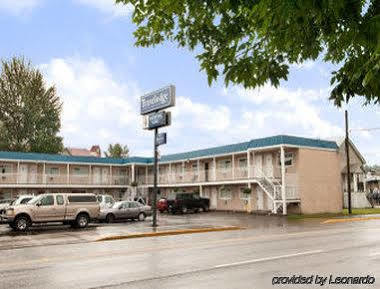 Travelodge By Wyndham Quesnel Bc Bagian luar foto
